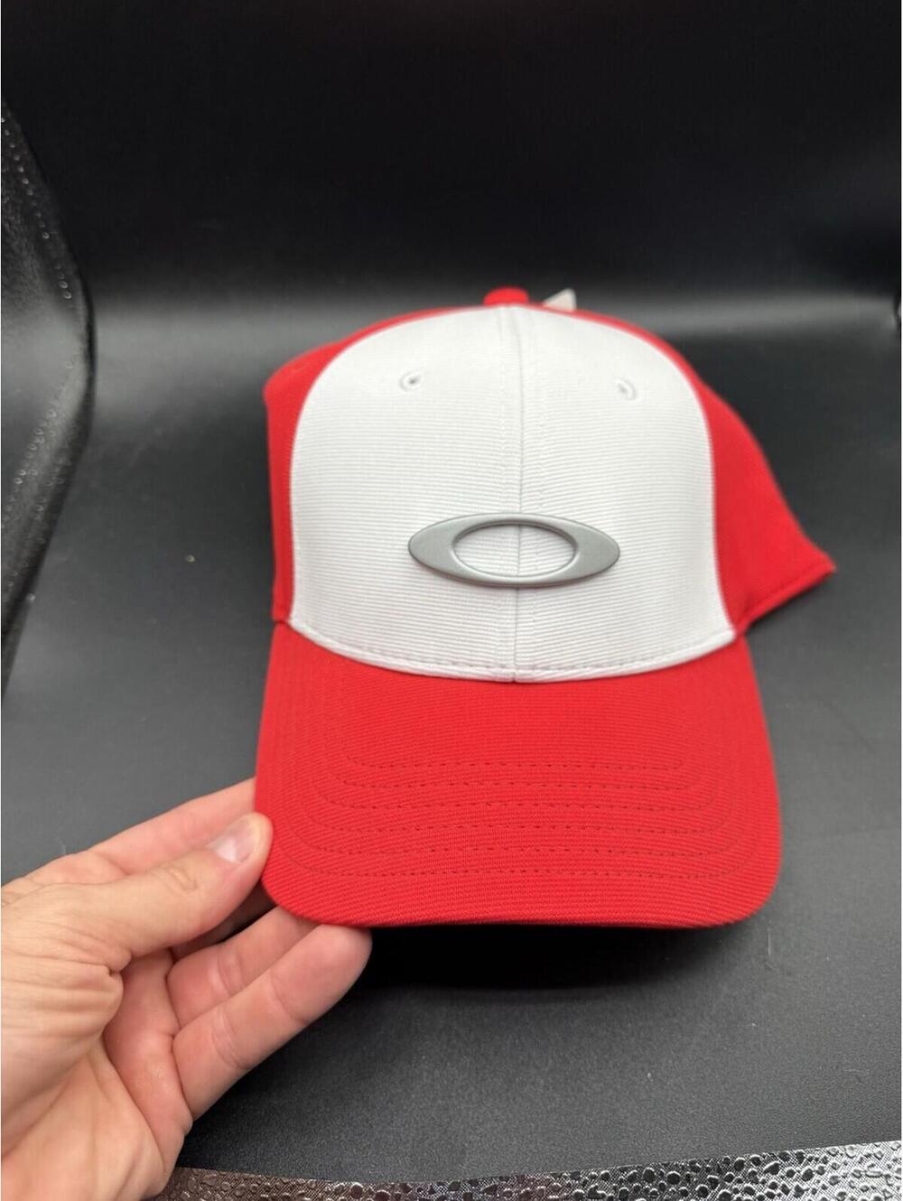 Oakley Tincan Cap White/Red Size L/Xl